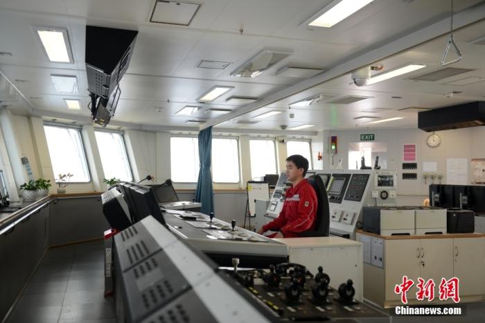 海上鉆井平臺中控室。<a target='_blank' href='/' _fcksavedurl='/' ><p  align=