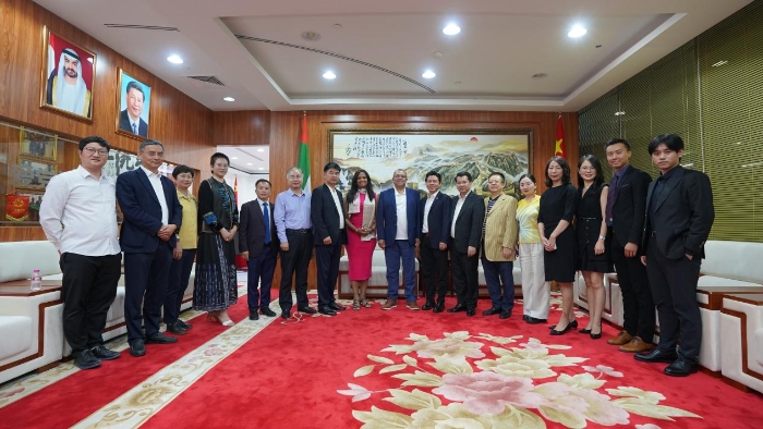 與會(huì)代表合影。阿聯(lián)酋中國(guó)和平統(tǒng)一促進(jìn)會(huì)供圖