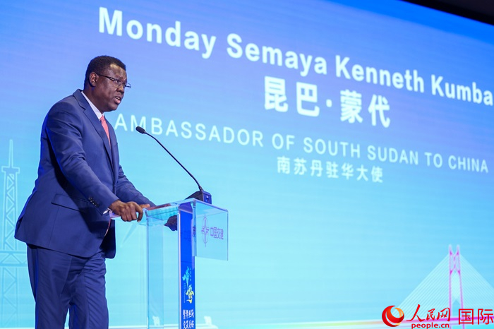 南蘇丹駐華大使蒙代在發(fā)布會(huì)上致辭。人民網(wǎng)記者 趙益普攝