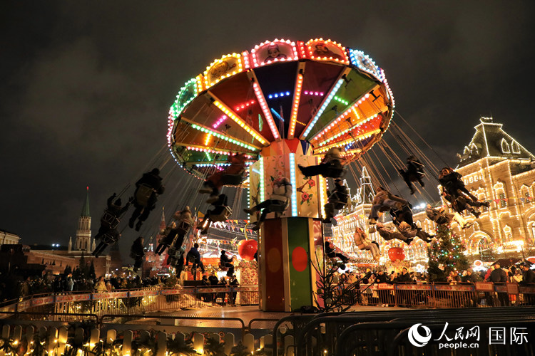 位于莫斯科紅場(chǎng)中央的“古姆”新年集市。人民網(wǎng)記者 隋鑫攝