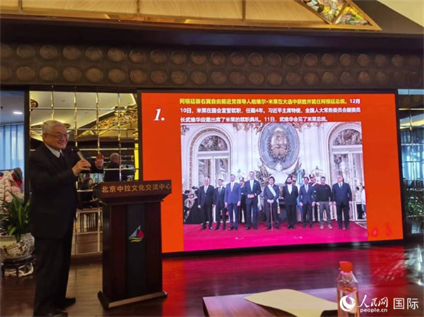 中國社會科學(xué)院榮譽(yù)學(xué)部委員、研究員徐世澄就評選結(jié)果進(jìn)行點(diǎn)評。人民網(wǎng)記者 魯揚(yáng)攝