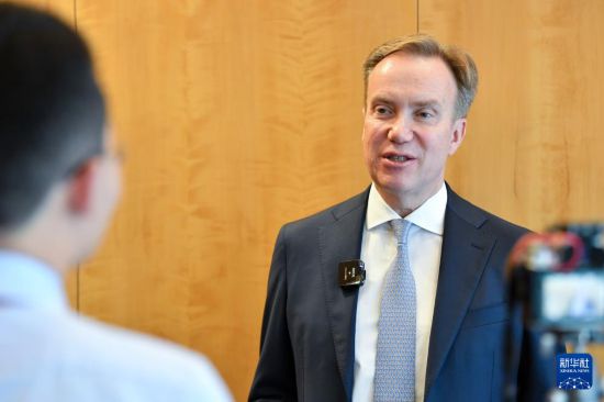 1月9日，在瑞士日內(nèi)瓦，世界經(jīng)濟(jì)論壇總裁博爾格·布倫德接受新華社記者專訪。新華社記者 連漪 攝