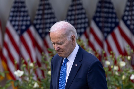 2023年4月24日，美國總統(tǒng)拜登在首都華盛頓白宮出席活動。新華社發(fā)（亞倫攝）