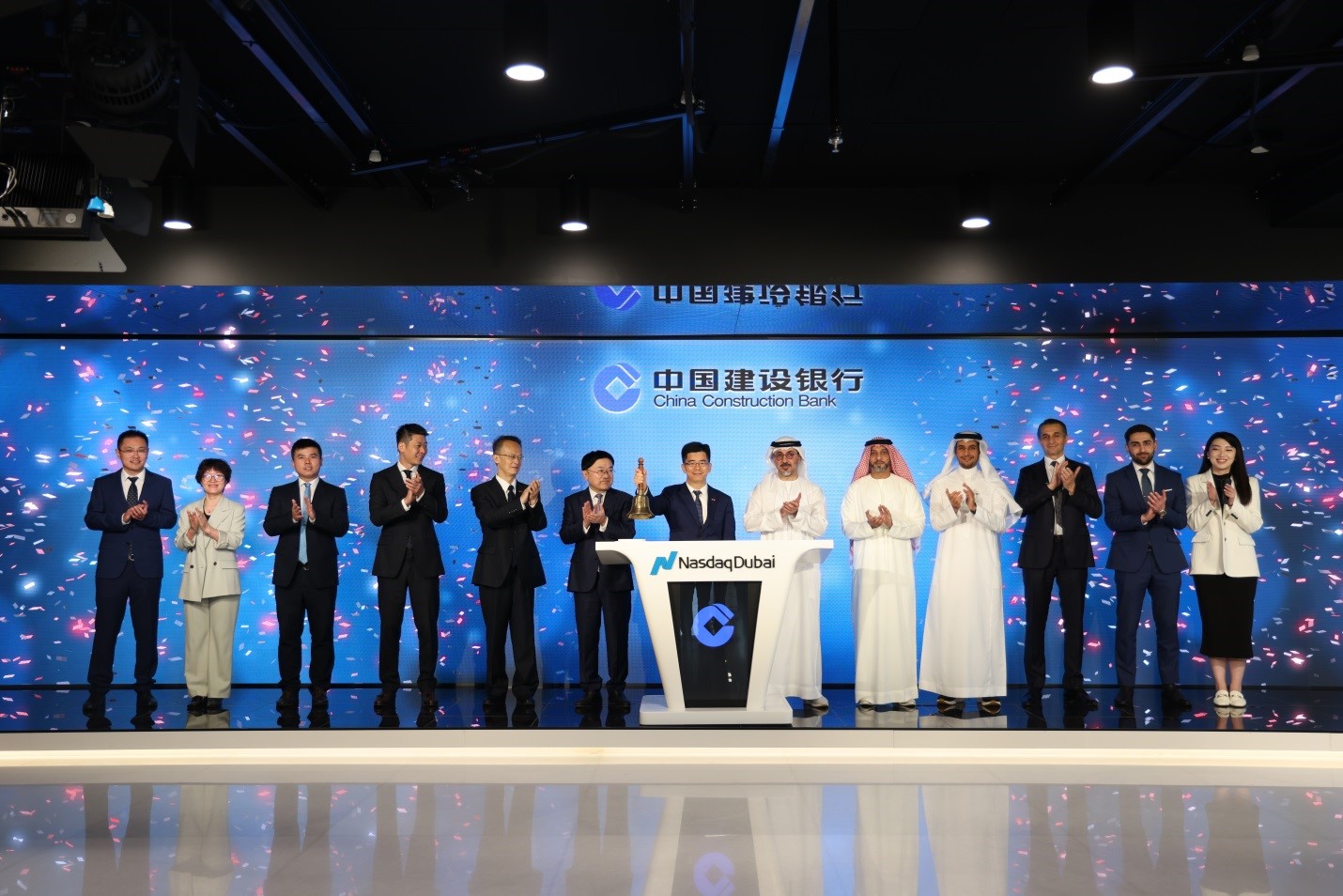 綠色債券上市儀式現(xiàn)場。人民網(wǎng)實(shí)習(xí)生 滕婧含攝