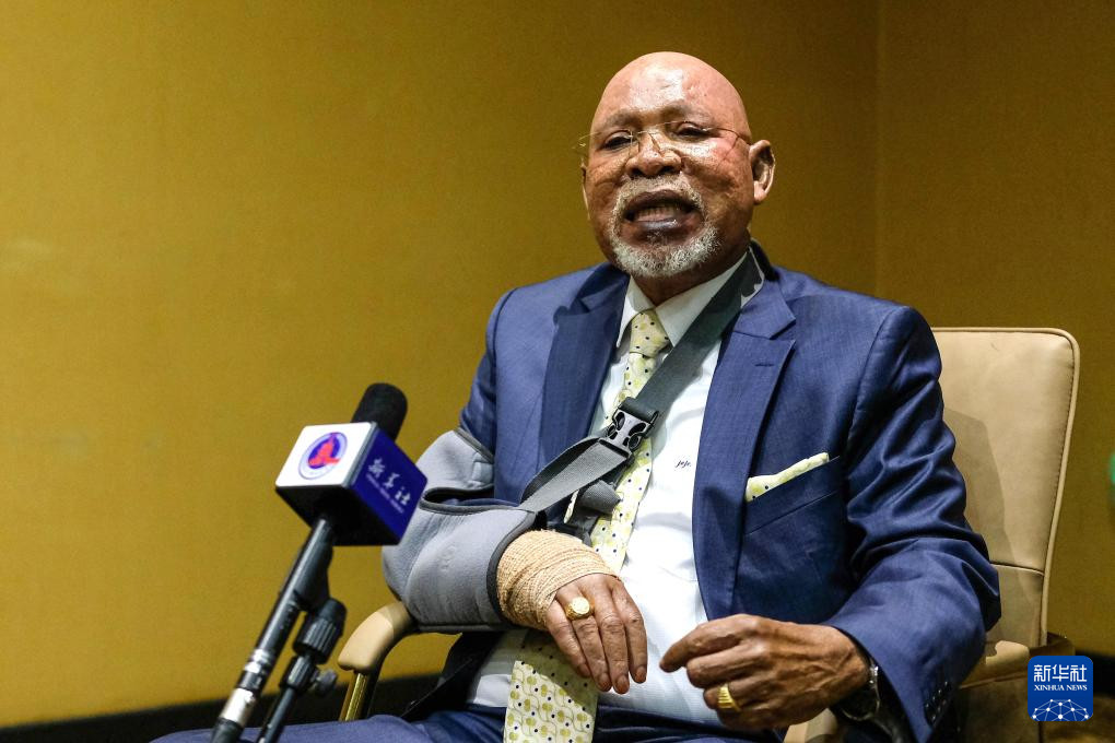 1月15日，烏干達(dá)外長(zhǎng)奧東戈在坎帕拉舉行的不結(jié)盟運(yùn)動(dòng)第19次峰會(huì)高級(jí)別官員會(huì)議期間接受新華社記者專訪。新華社發(fā)（阿佳拉·納瓦達(dá)攝）