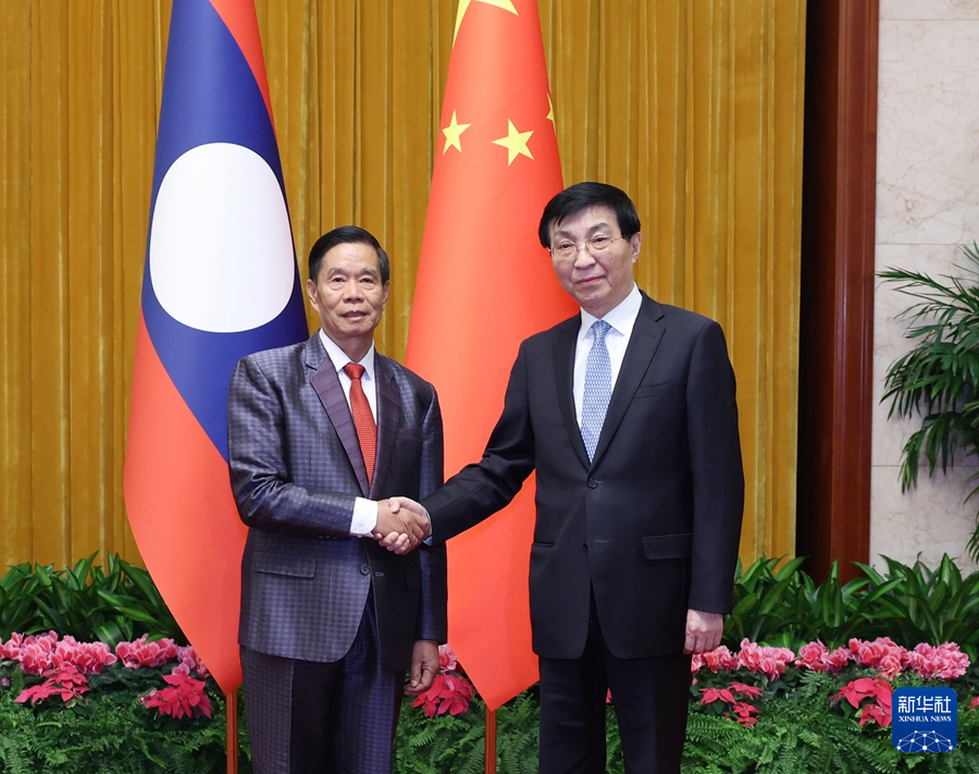 1月22日，中共中央政治局常委、全國政協(xié)主席王滬寧在北京會見老撾人民革命黨中央政治局委員、建國陣線中央委員會主席辛拉馮。新華社記者 王曄 攝