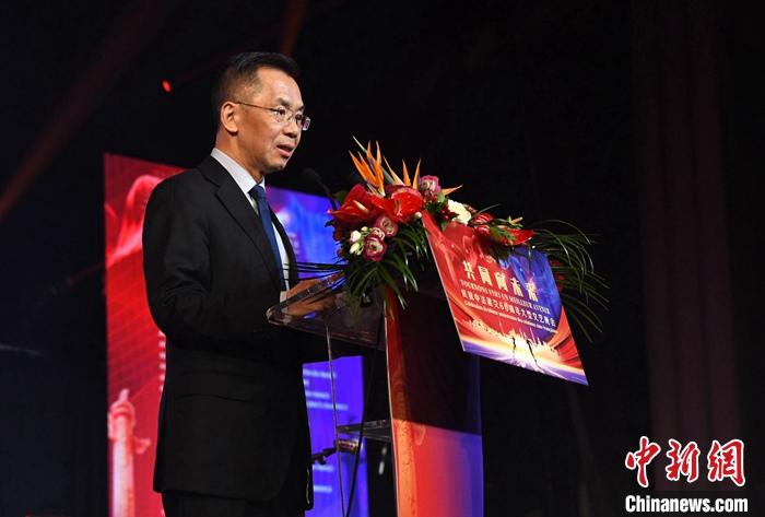 當(dāng)?shù)貢r(shí)間1月16日晚，以“共同向未來”為題的慶祝中法建交60周年大型文藝晚會在巴黎舉辦。中國駐法國大使盧沙野出席晚會并致辭。 <a target='_blank' href='/' _fcksavedurl='/'><p  align=