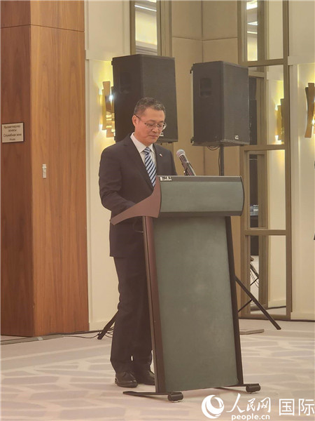 中國(guó)駐哈大使館公使銜參贊蘇予致辭。人民網(wǎng)記者 李強(qiáng)攝