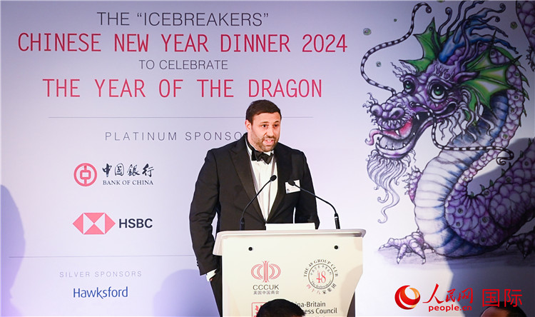 英國 48 家集團(tuán)俱樂部候任主席杰克·佩里致辭。人民網(wǎng) 郭錦標(biāo)攝