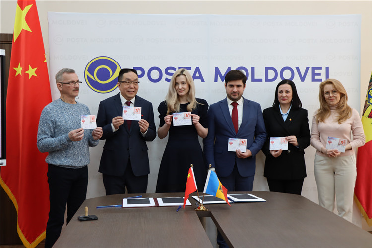 摩爾多瓦首發(fā)龍年生肖郵票。中國(guó)駐摩爾多瓦大使館供圖
