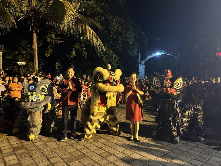 舞獅表演。巴陵康孔子學(xué)院供圖