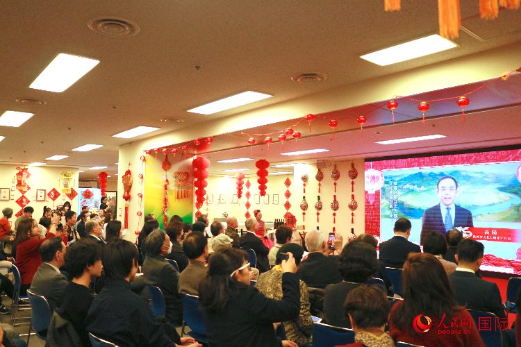 2月9日，“喜迎龍年·品味陜西”——2024新春迎福（展）聯(lián)歡會(huì)暨陜西文化年在東京中國文化中心拉開帷幕。人民網(wǎng) 許可攝