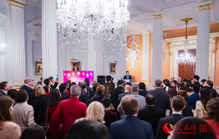 圖為2024 年倫敦金融城中國新年慈善酒會(huì)現(xiàn)場。人民網(wǎng) 郭錦標(biāo)攝