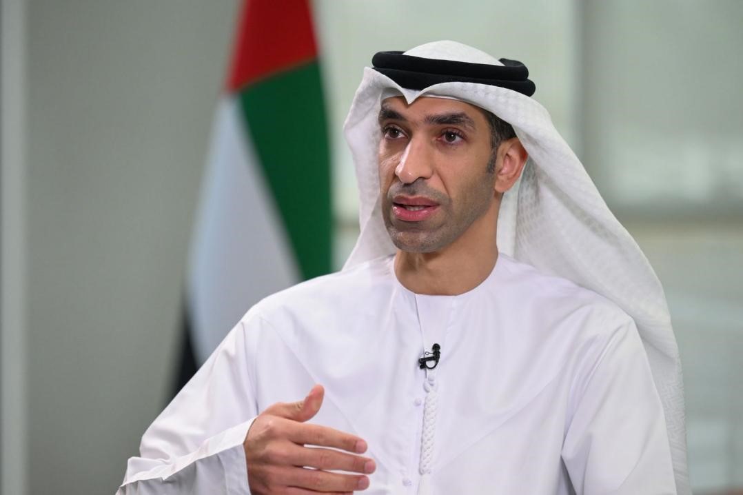 阿聯(lián)酋外貿(mào)國(guó)務(wù)部長(zhǎng)薩尼·宰尤迪接受采訪。阿聯(lián)酋通訊社供圖