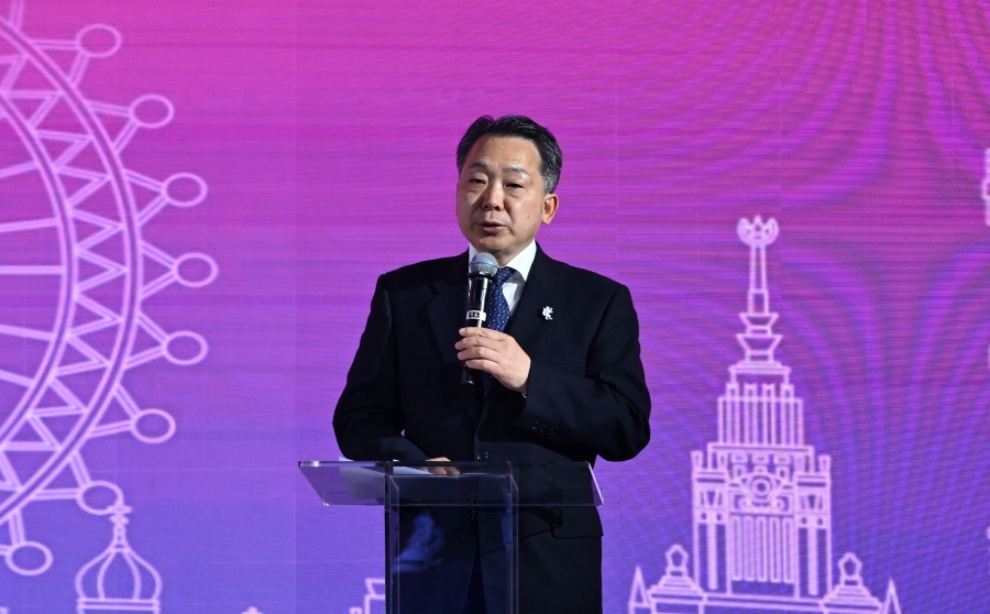 1.中國(guó)人民對(duì)外友好協(xié)會(huì)副會(huì)長(zhǎng)袁敏道在第四屆“中俄青年同走友誼路”活動(dòng)上致辭。主辦方供圖