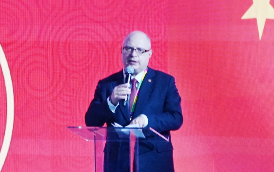 俄羅斯國(guó)家杜馬資產(chǎn)、土地和財(cái)產(chǎn)關(guān)系委員會(huì)主席兼俄中議員友好小組主席加夫里洛夫致辭。主辦方供圖