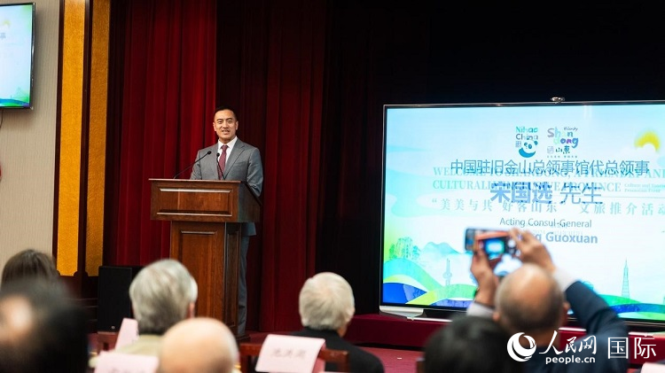 駐舊金山代總領(lǐng)事宋國(guó)選代總領(lǐng)事致辭。荊韻 攝