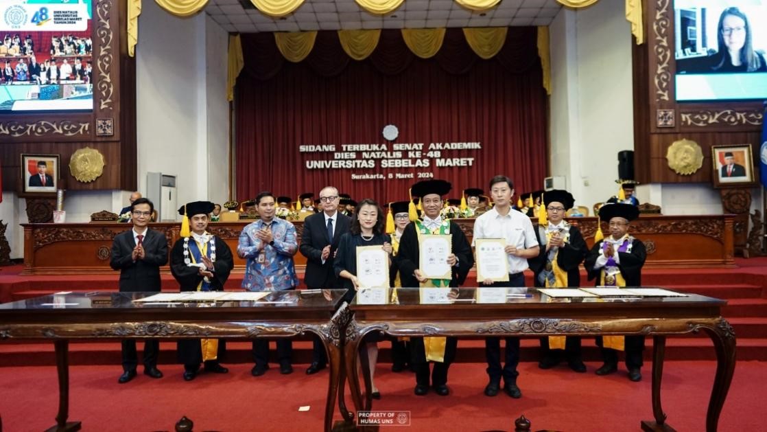 西華大學(xué)、三一一大學(xué)、印尼鋰源新材料有限公司、四川鋰源新能源有限公司四方共同簽署國(guó)際合作協(xié)議。印尼三一一大學(xué)孔子學(xué)院供圖