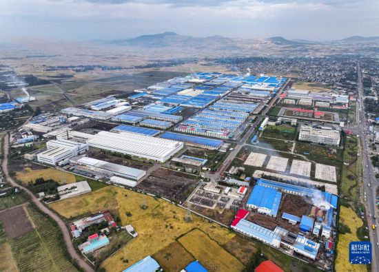 這是2023年11月3日在埃塞俄比亞杜凱姆市拍攝的東方工業(yè)園（無人機照片）。 新華社發(fā)（東方工業(yè)園供圖）