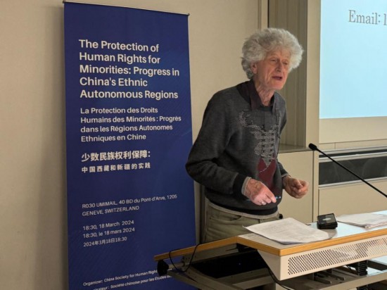 3月18日，由中國人權(quán)研究會主辦的“少數(shù)民族權(quán)利保障：中國西藏和新疆實(shí)踐”主題講座在瑞士日內(nèi)瓦舉行。圖為比利時(shí)知名藏學(xué)家安德烈·拉克魯瓦在講座上發(fā)言。新華社記者石松攝