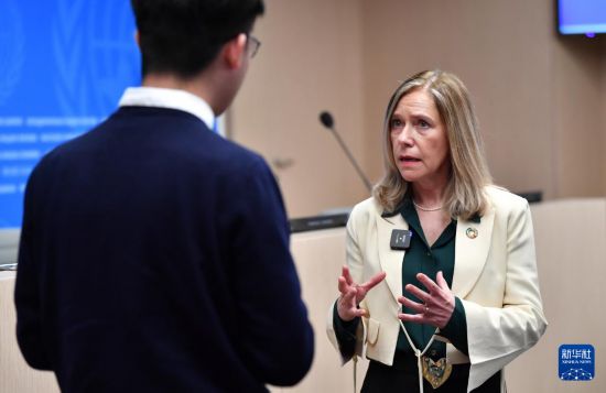 3月19日，在瑞士日內(nèi)瓦，世界氣象組織秘書長塞萊絲特·紹洛接受新華社記者專訪。新華社記者 連漪 攝