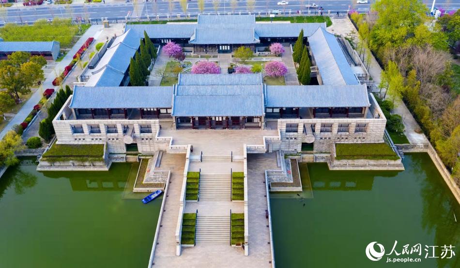 周恩來紀(jì)念館內(nèi)海棠盛開。紀(jì)星名攝