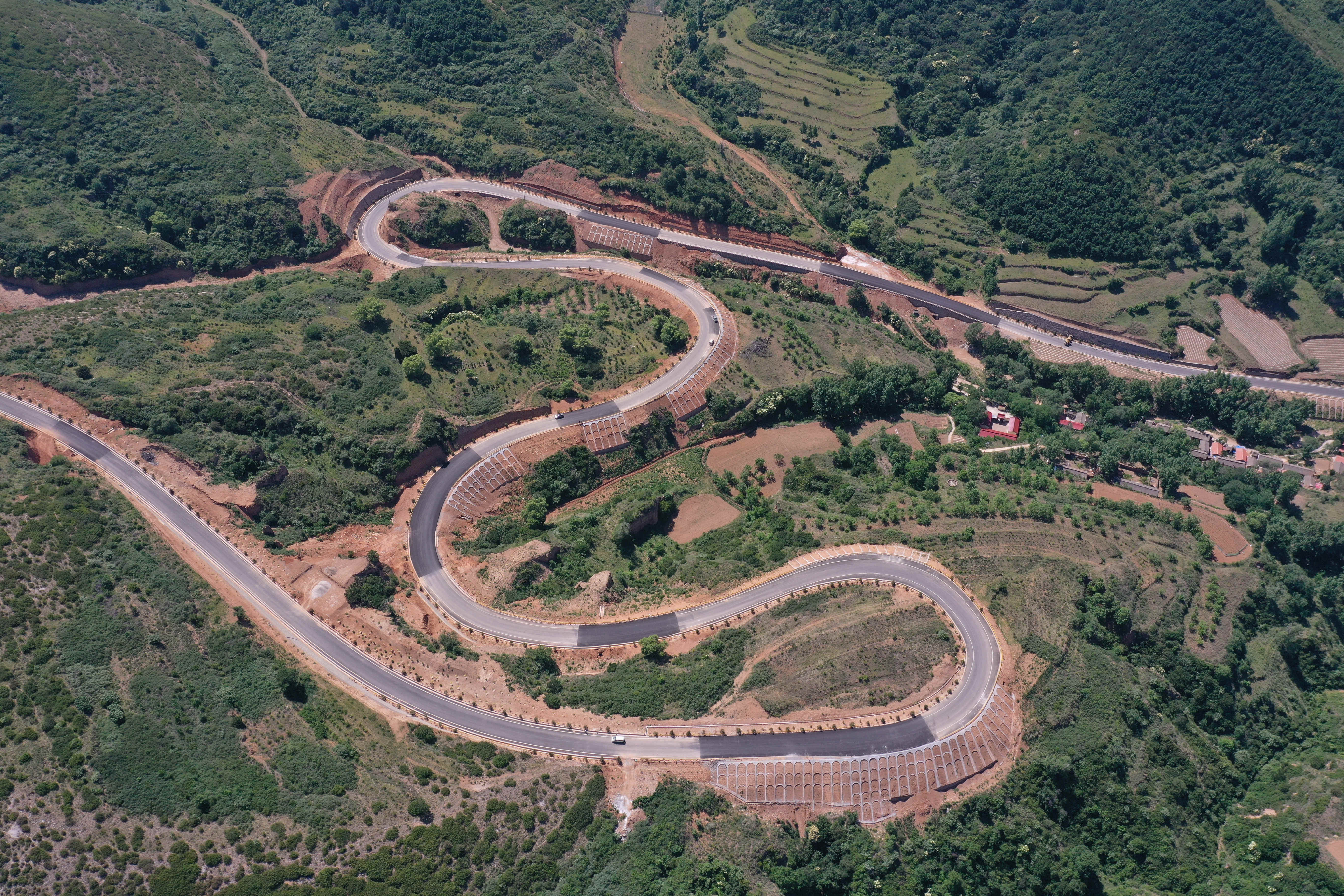 武鄉(xiāng)縣“四好農(nóng)村”航拍。張國平 攝