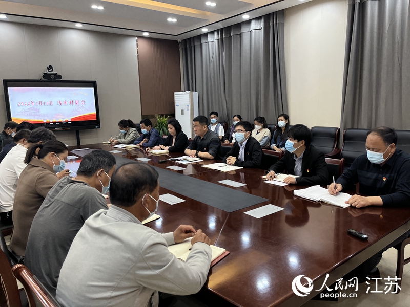 馬莊村以晨會(huì)開啟一天的工作。人民網(wǎng) 閆峰攝