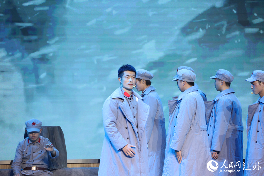 淮安市山陽小學帶來的紅色故事宣講《豐碑》。人民網(wǎng) 張瀚天攝