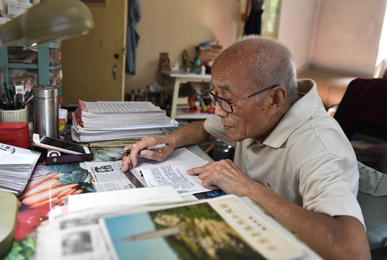 劉萬(wàn)舉撰寫(xiě)學(xué)黨史心得筆記。 受訪者供圖