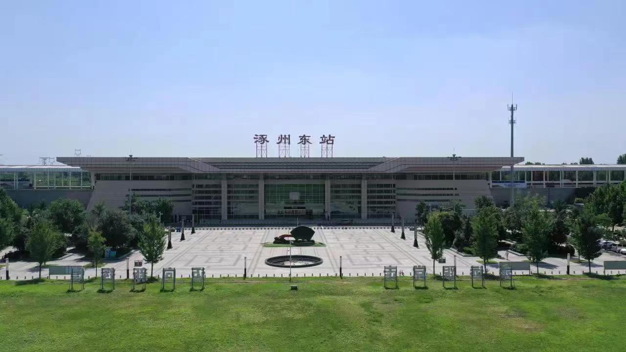 通勤專列高鐵始發(fā)站涿州東站。 熊華明、王聚言攝