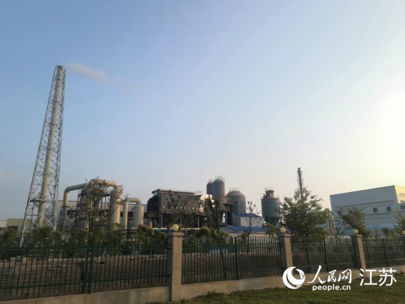 此次被當地居民反映廢氣刺鼻的企業(yè)。 人民網 張玉峰攝