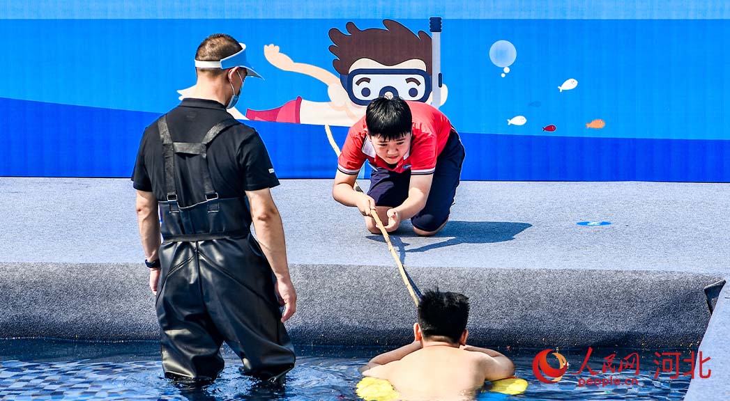 活動現(xiàn)場模擬演練。 人民網(wǎng) 周博攝