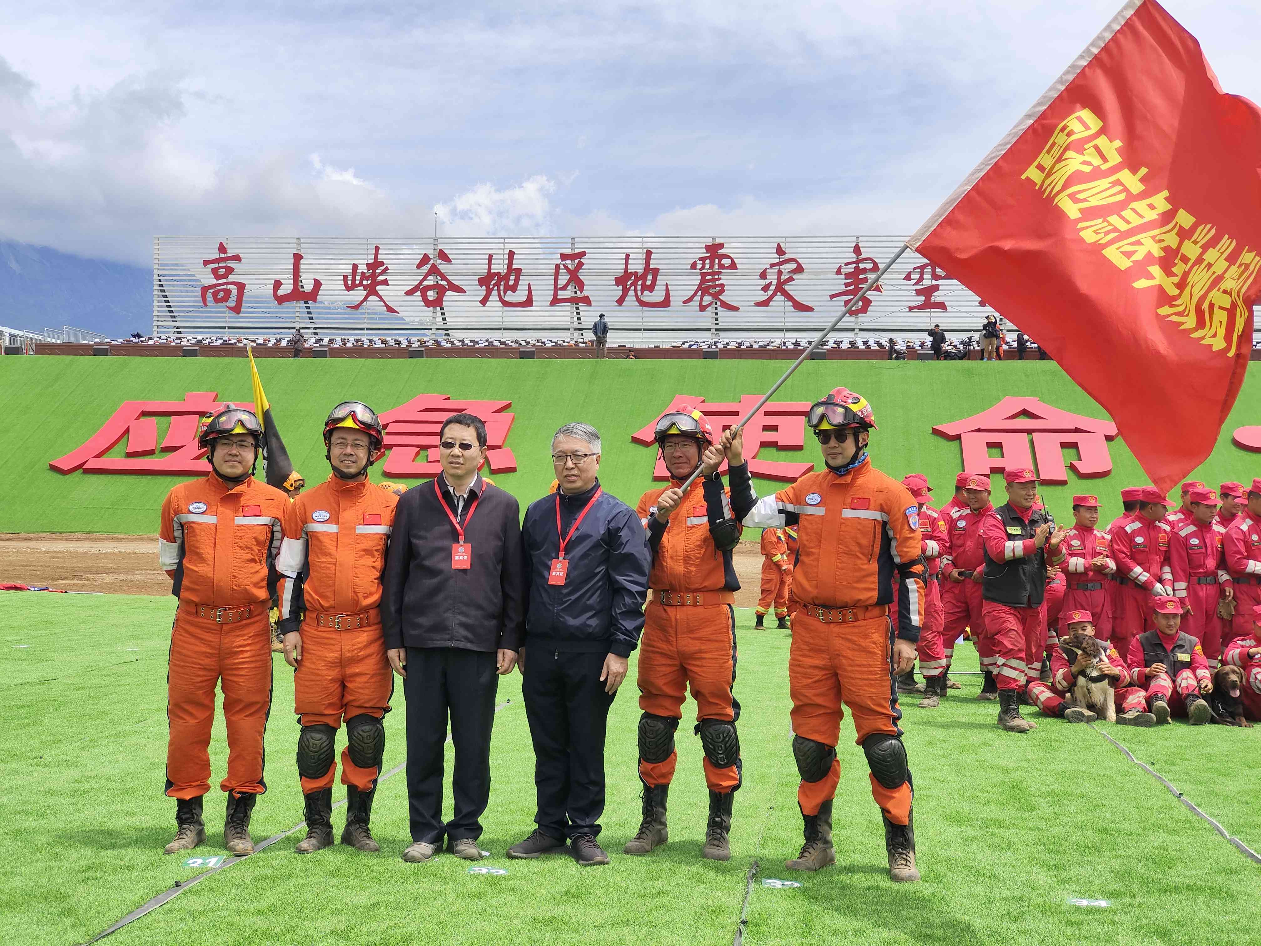 呂國忠以總領隊身份，帶領國家應急醫(yī)學救援隊演練。受訪者供圖