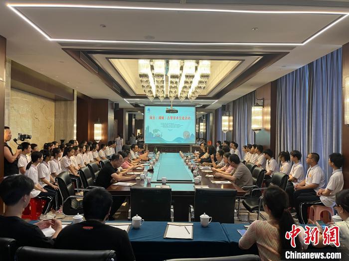 閩臺(tái)古琴技藝培訓(xùn)交流活動(dòng)同步舉行?！∪~國(guó)寶 攝