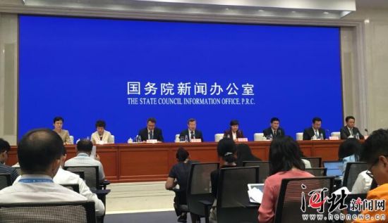 8月26日，國務(wù)院新聞辦召開國務(wù)院政策例行吹風(fēng)會。圖為吹風(fēng)會現(xiàn)場。 記者李巍攝