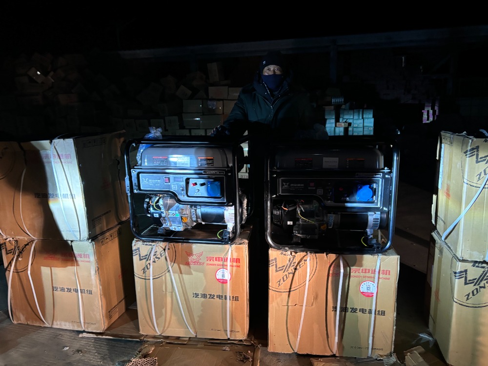 震區(qū)所需 重慶所能！重慶首批救援物資跨越千里抵達雪域高原