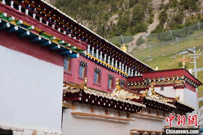 2024瀾湄國(guó)際影像周中外嘉賓探訪囊謙達(dá)那寺