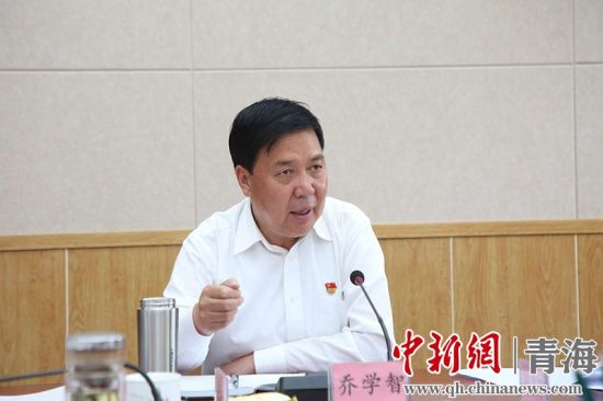 圖為黃南州州長(zhǎng)喬學(xué)智講話。黃宣攝