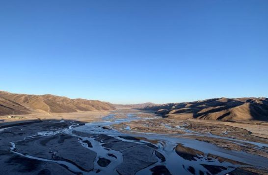 圖為三江源腹地，黃河流經(jīng)達(dá)日縣。（資料圖） 孫睿 攝 　　