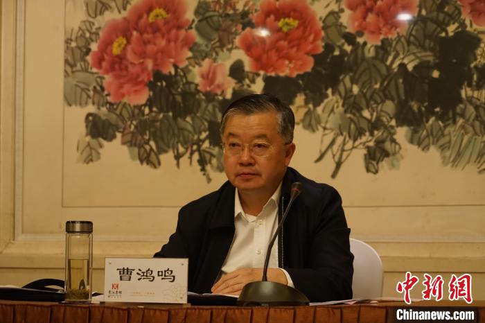 圖為全國人大常委會委員、全國人大華僑委員會副主任委員、致公黨中央副主席曹鴻鳴講話?！∨擞隄?攝