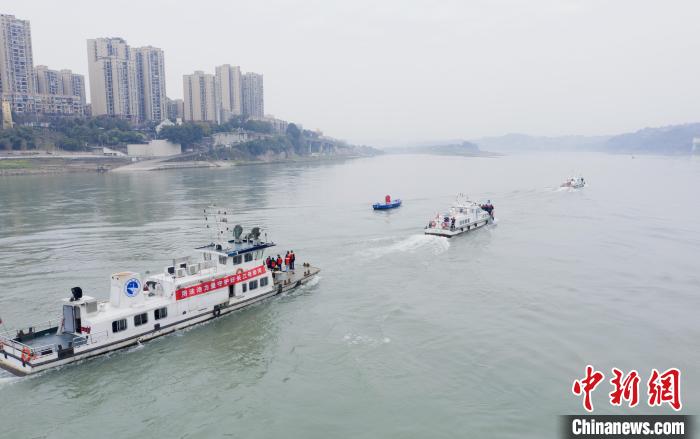 聯(lián)合巡江守護(hù)活動現(xiàn)場。　江安縣融媒體中心 攝