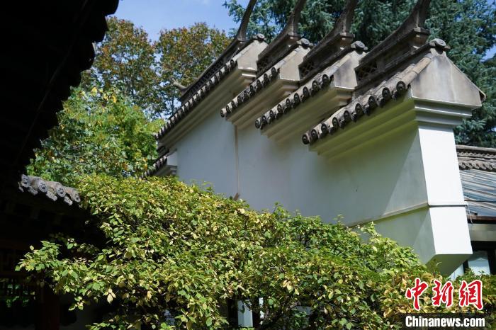 圖為西寧園林植物園內(nèi)的蘇式風格建筑。　馬銘言 攝