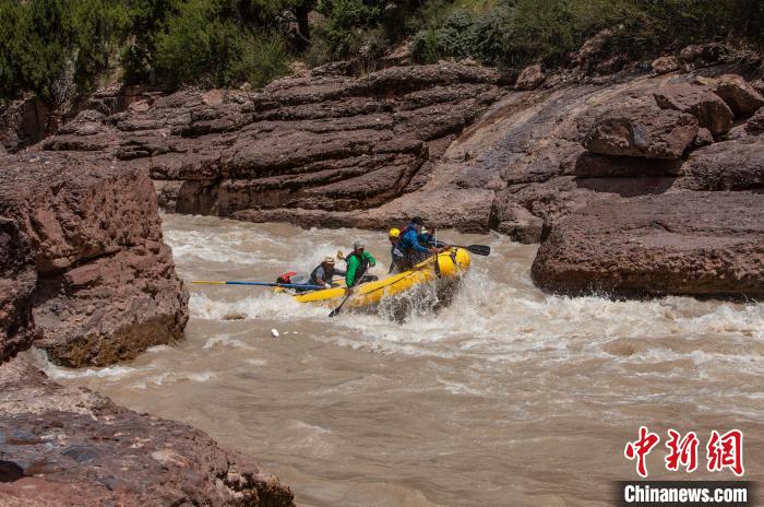 圖為瀾滄江生態(tài)漂流?！憸娼雌饔邢薰竟﹫D