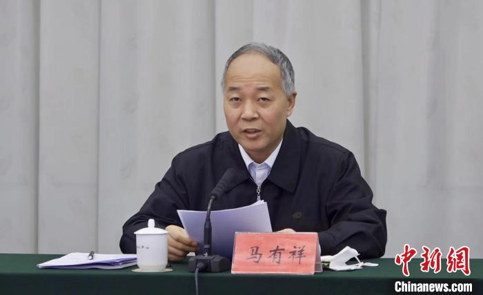 圖為農(nóng)業(yè)農(nóng)村部副部長馬有祥在部省共同打造青海綠色有機農(nóng)畜產(chǎn)品輸出地推進會議上講話。　李江寧 攝