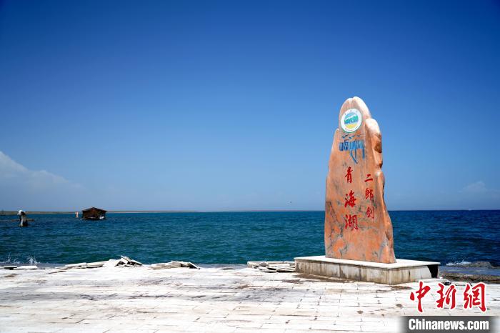 圖為青海湖景區(qū)一角?！O睿 攝