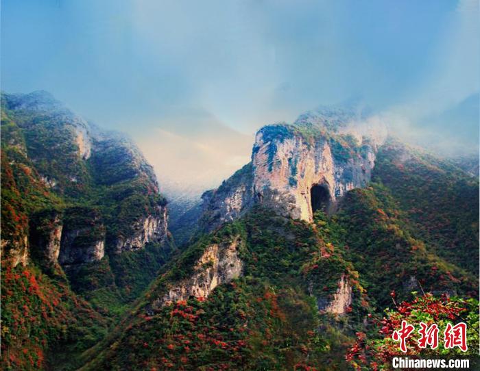 萬(wàn)源魚(yú)泉地標(biāo)?！≈炱桨?攝