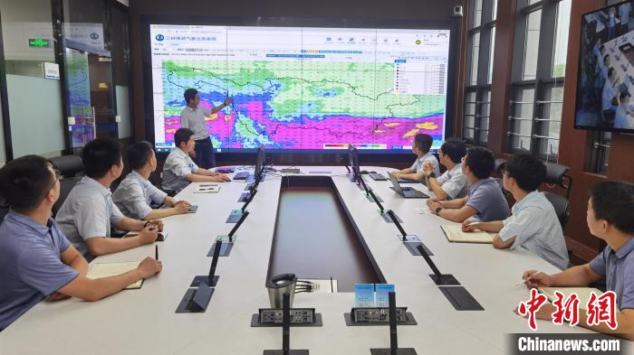 三峽梯調(diào)開展聯(lián)合會商。(資料圖) 莫祖鳳 攝