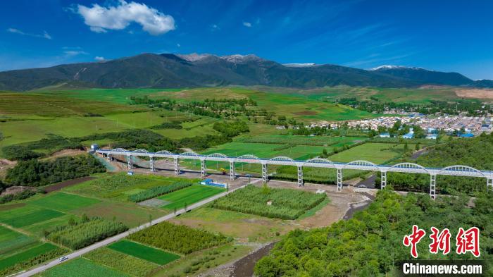 圖為引大濟湟西干渠的渡槽。(資料圖) 青海省水利廳 供圖