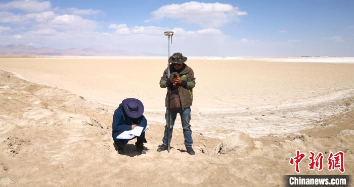 圖為鹽湖礦產(chǎn)資源國情調(diào)查。(資料圖) 柴綜院 供圖